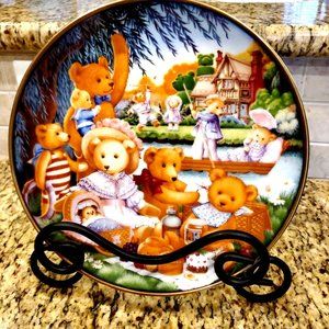 The Franklin Mint Collector 8 1/8” Plate A Teddy Bear Picnic by Carol Lawson